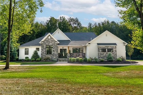 2033 Myersville Rd, Akron, OH, 44312-4943 | Card Image