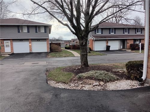 1650 Villa South Dr, West Carrollton, OH, 45449-3715 | Card Image