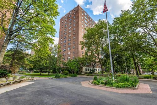 apt-11c-21 34th Ave, Astoria, NY, 11106-4305 | Card Image
