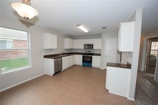 1410 Eagles Nest Trl, House other with 4 bedrooms, 2 bathrooms and null parking in Krum TX | Image 6