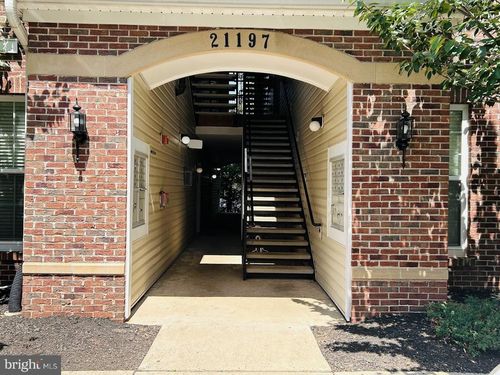 unit-203-21197 Mcfadden Sq, STERLING, VA, 20165-7289 | Card Image