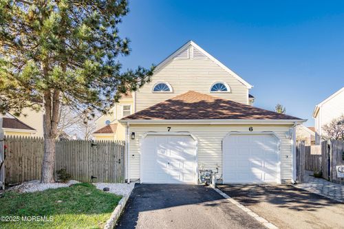 7 Longfellow Ct, Freehold, NJ, 07728-4323 | Card Image