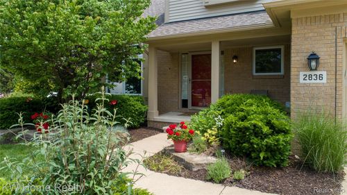 2836 Otter Ct, Wixom, MI, 48393-4567 | Card Image