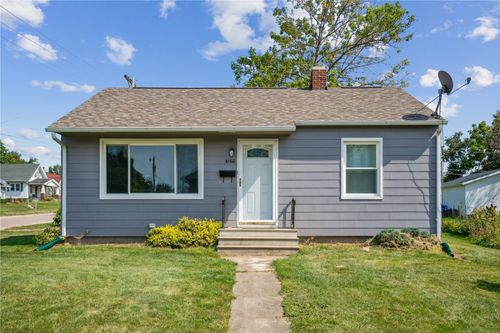 1060 Ne 17th Street, Cedar Rapids, IA, 52402 | Card Image