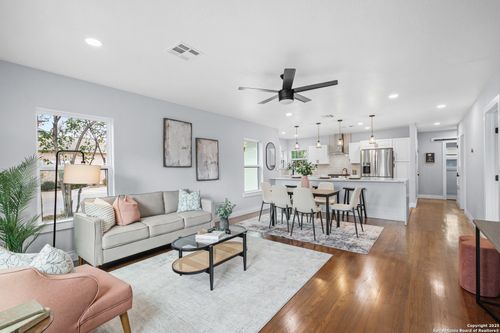 1555 W Lullwood Ave, San Antonio, TX, 78201-4524 | Card Image