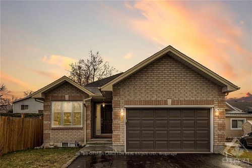 41 Red Maple Crescent, Blackburn Hamlet, ON, K1B4E2 | Card Image