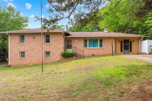 16 Tasha Dr, Pelzer, SC, 29669-1122 | Card Image