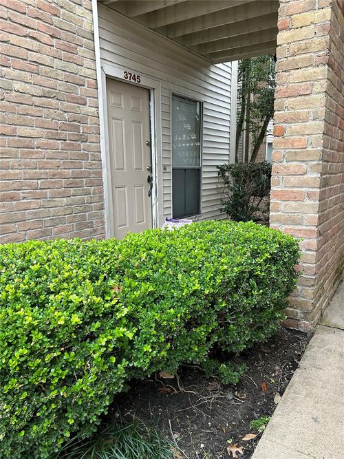3745 Thistlemont Dr, Houston, TX, 77042-5830 | Card Image