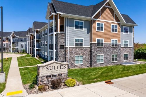 317-2592 Middle Rd, Bettendorf, IA, 52722-3580 | Card Image