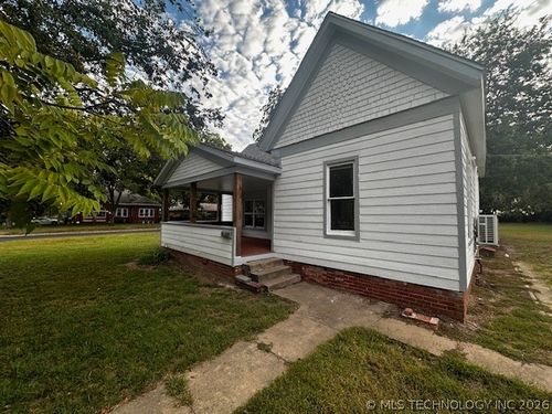 1201 E 8th St, Ada, OK, 74820-4011 | Card Image
