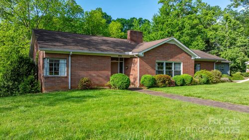 220 Broad St, Marion, NC, 28752-4517 | Card Image