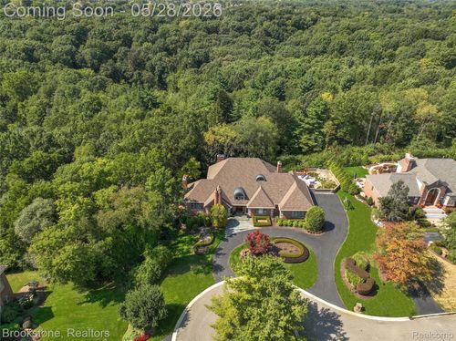1494 Highpoint Dr, Rochester, MI, 48306-1630 | Card Image