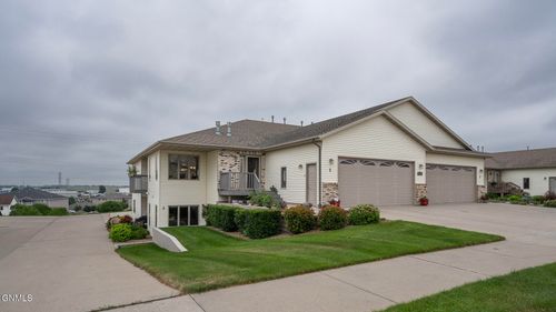 1609 N 33rd St, Bismarck, ND, 58501-7743 | Card Image