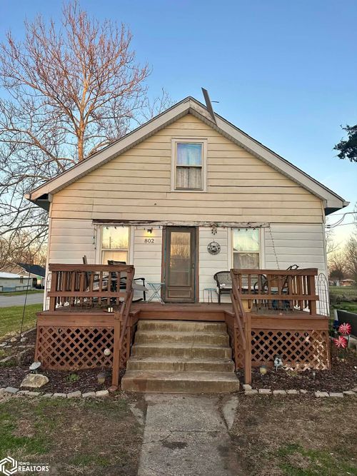 802 S Adella St, Ottumwa, IA, 52501-5507 | Card Image