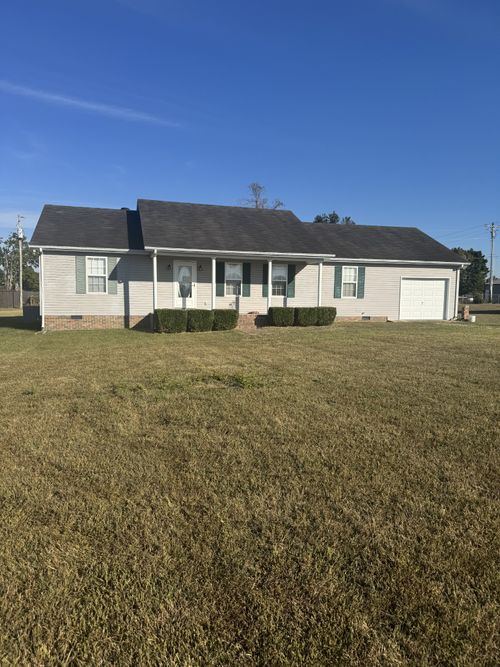 70 Joyce Cir, Lafayette, TN, 37083-3356 | Card Image