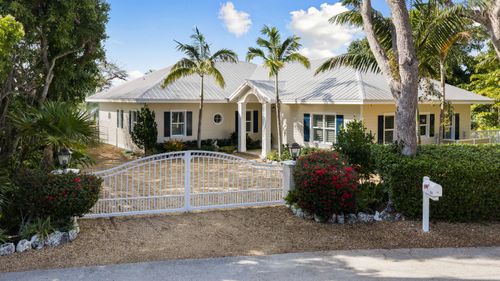 134 N Rolling Hill Rd, Tavernier, FL, 33070-2027 | Card Image