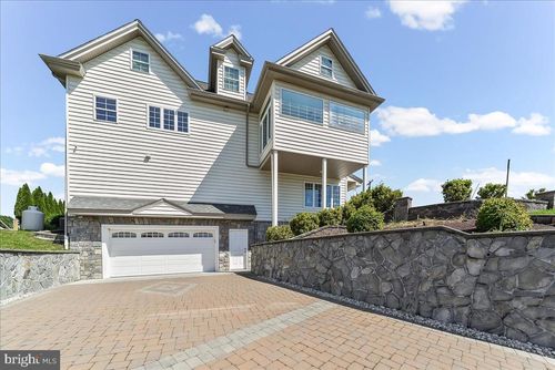 558 E Baltimore Pike, WEST GROVE, PA, 19390-9252 | Card Image