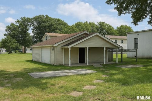 506 S 4th St, Elkville, IL, 62932-1049 | Card Image