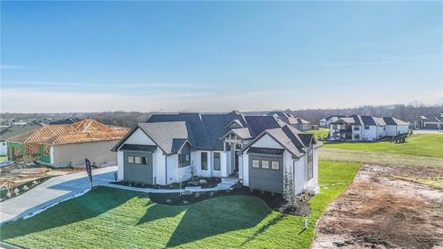 561 Southshore Dr, Lake Winnebago, MO, 64034-7815 | Card Image