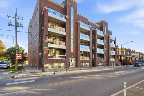 4w-2703 Belmont Ave, Chicago, IL, 60618-5974 | Card Image