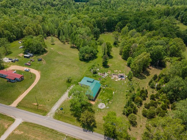 2724 She Boss Rd, House other with 2 bedrooms, 2 bathrooms and 4 parking in Duck River TN | Image 17