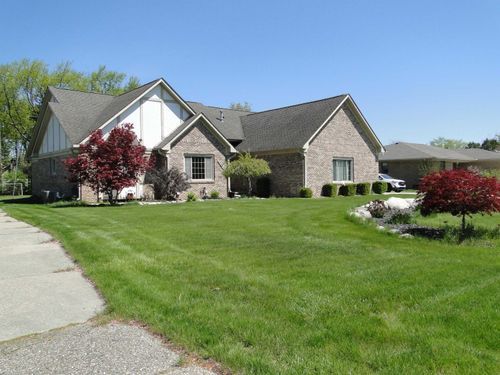 19549 Dixie Dr, Clinton Township, MI, 48035-1500 | Card Image