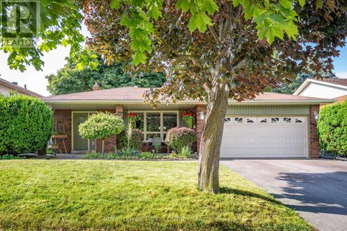 10 Grand Place, Barrie (Allandale Heights), ON, L4N4Y3 | Card Image
