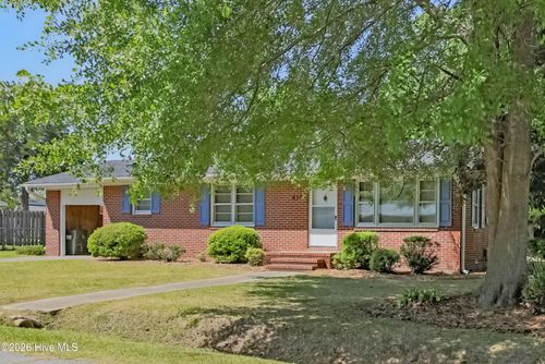 610 W Church St, Beulaville, NC, 28518-6898 | Card Image