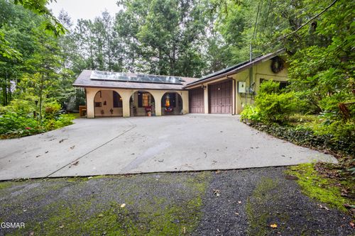 1633 Cardinal Dr, Gatlinburg, TN, 37738-5840 | Card Image