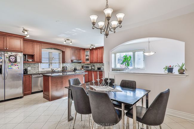 1075 Glengrove Ave, House other with 4 bedrooms, 3 bathrooms and 4 parking in North York ON | Image 16