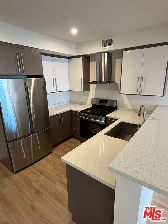Residential Lease in Los Angeles 3