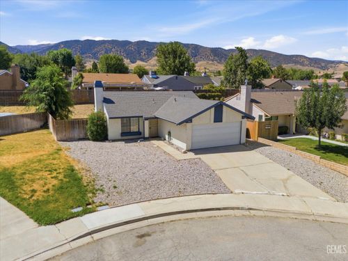 206 Meadowbrook Ct, Tehachapi, CA, 93561-2409 | Card Image