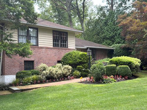 12 Robin Ln, Huntington, NY, 11743-6511 | Card Image