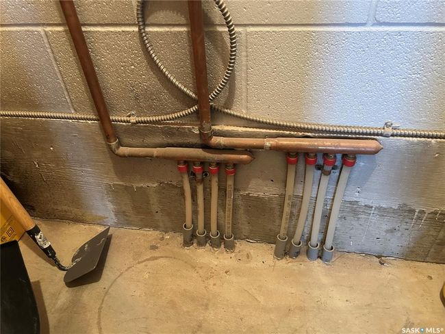 Details with concrete flooring | Image 27