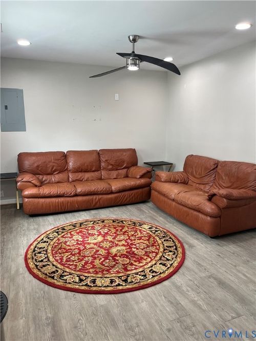 725 Wilson St, Petersburg, VA, 23803-2667 | Card Image