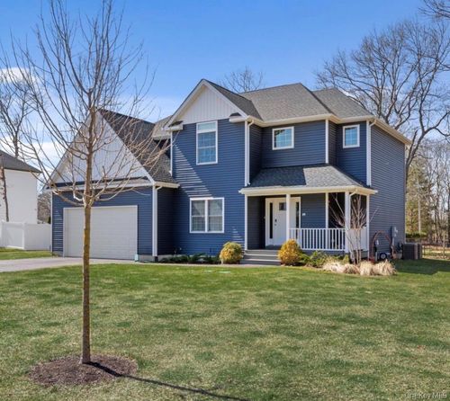 32 Florida Ave, Medford, NY, 11763-3211 | Card Image