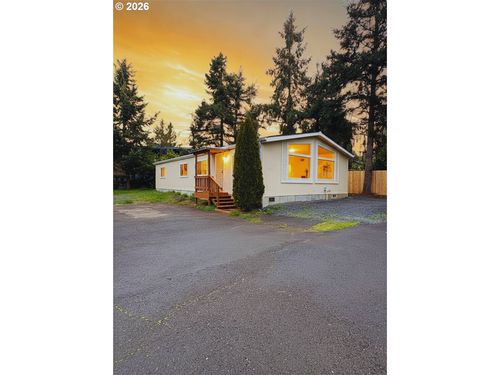 1524 S 8th St, Cottage Grove, OR, 97424-2755 | Card Image