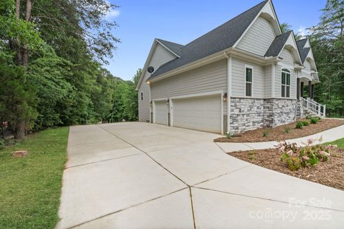 8283 Long Island Rd, Catawba, NC, 28609-8998 | Card Image