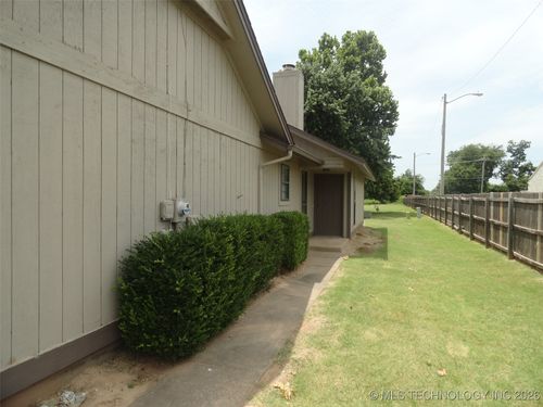 7302 Saint Louis Ave, Tulsa, OK, 74136-7301 | Card Image