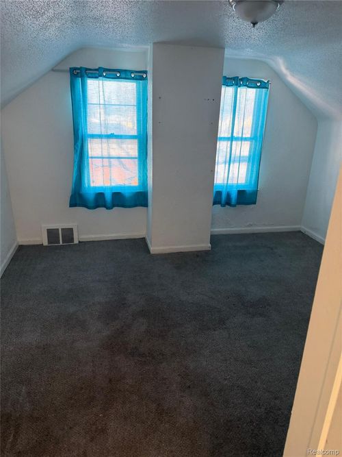 7825 Saint Marys St, Detroit, MI, 48228-3658 | Card Image