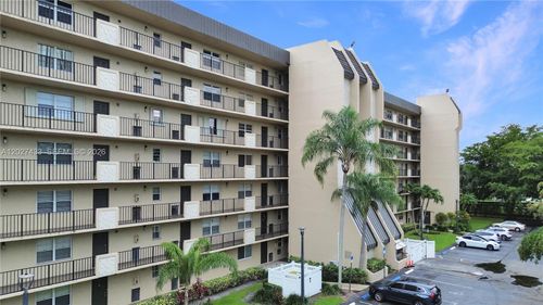 509-3300 W Rolling Hills Cir, Davie, FL, 33328-1975 | Card Image