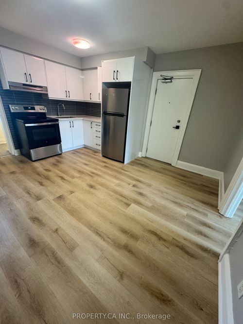 17-781 St Clair Ave W, Toronto, ON, M6C1B7 | Card Image