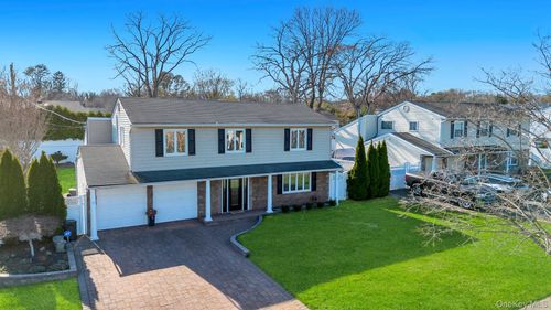 18 Lloyd Ln, Nesconset, NY, 11767-2209 | Card Image