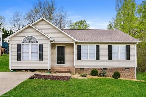 124 Tricia Ct, Thomasville, NC, 27360-9209 | Card Image