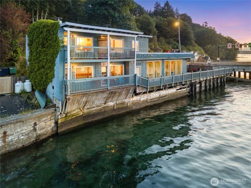10824 Vashon Hwy Sw, Vashon, WA, 98070-3083 | Card Image
