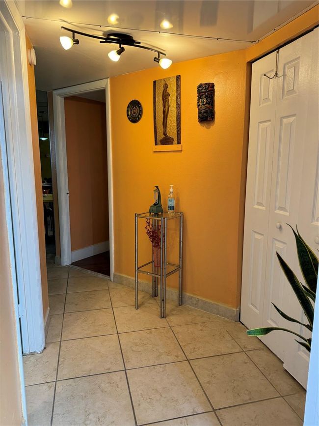 APT-101 - 9201 Lime Bay Blvd, Condo with 2 bedrooms, 2 bathrooms and null parking in Tamarac FL | Image 4