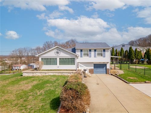3143 New Hampshire Dr, Lower Burrell, PA, 15068-3547 | Card Image