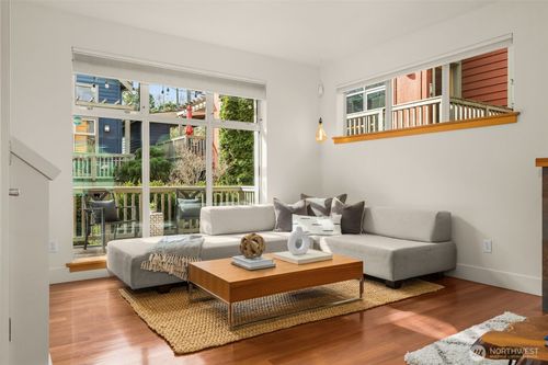 2815 24th Ave S, Seattle, WA, 98144-5313 | Card Image