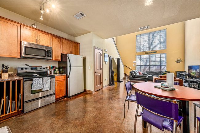2410 S 2 Nd St, Condo with 3 bedrooms, 3 bathrooms and null parking in Waco TX | Image 6