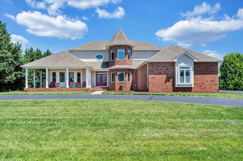 625 Frontier Way, Fincastle, VA, 24090-5318 | Card Image